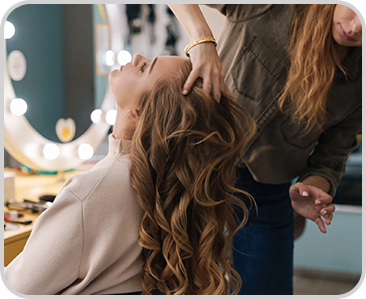 landing-page_Sophida_Finish_0006_beautiful-lovely-blonde-woman-with-long-hair